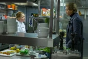 Marie Kolbe (Katja Studt) lässt sich von Caspar Bergmann (Thomas Heinze) nicht aus der Reserve locken. Marie Kolbe (Katja Studt) lässt sich von Caspar Bergmann (Thomas Heinze) nicht aus der Reserve locken.