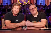 Rateteam-Kapitän Elton (r.) mit Schauspieler Henning Baum (l.). Rateteam-Kapitän Elton (r.) mit Schauspieler Henning Baum (l.).