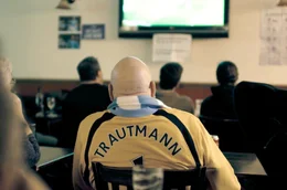 Die legende Bert Trautmann ist bis heute am Leben. In britischen Pubs sieht man hin und wieder noch ein Trikot des &bdquo;Man City&ldquo;-Stars.