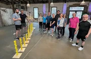 Wie fit ist die Big Band aus Bergisch Gladbach? Doc Esser (2.v.l) und Sportwissenschaftler Marwin Isenberg (l) haben es mit einem Ausdauertest gemessen und enth&uuml;llen die Ergebnisse in den R&ouml;hren.