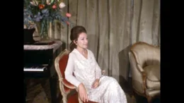 Maria Callas in ihrer Wohnung.
