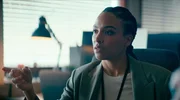 Die Kripo-Beamtin Veronica Rambøl (Evelyn Rasmussen Osazuwa) unterstützt Wisting. Die Kripo-Beamtin Veronica Rambøl (Evelyn Rasmussen Osazuwa) unterstützt Wisting.