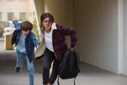 Um L&eacute;o (F&eacute;lix Bossuet, l.) zu retten, flieht Sarah (Jenifer Bartoli, r.) mit ihm quer durchs Land.