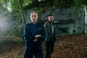 Julia (Emma Bading) muss sich ihrer Vergangenheit stellen und herausfinden, ob sie dem mysteri&ouml;sen Nick (Jannik Sch&uuml;mann) trauen kann.