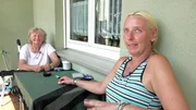 Bei Katrin (re.) und ihrer Mutter ist die Freude &uuml;ber die Geburt von Jasmins zweiter Tochter riesig.