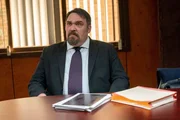 Glenn Fleshler (Russ Faria).