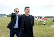 Wird Malte (Marcus Bluhm, l.) der Verlockung widerstehen, Petrov (Mark Zak, r.) zu t&ouml;ten und ihn so f&uuml;r immer loszuwerden?