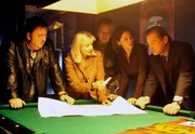 Ein gemeinsamer Freund wurde ermordet und bei Mord h&ouml;rt die Freundschaft auf! v.l.n.r.: Armin Wulf (Dieter Pfaff), Inga L&uuml;rsen (Sabine Postel), Walter Miske (Paul Fa&szlig;nacht), Renate Lahn (Angela Roy), Lothar K&ouml;ster (Burghart Klau&szlig;ner).