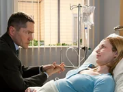 Dr. Kaminski (Udo Schenk) hat Natalie Trautmann (Astrid Posner) dazu gebracht, ihrem Mann die Wahrheit zu sagen. Natalie ist jetzt bereit, mehr Verantwortung zu übernehmen und sieht eine zweite Chance für ihre Ehe. Dr. Kaminski (Udo Schenk) hat Natalie Trautmann (Astrid Posner) dazu gebracht, ihrem Mann die Wahrheit zu sagen. Natalie ist jetzt bereit, mehr Verantwortung zu übernehmen und sieht eine zweite Chance für ihre Ehe.
