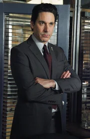 Lt. Stan Holliwell (Scott Cohen) ist auf der Suche nach einem korrupten Cop. Lt. Stan Holliwell (Scott Cohen) ist auf der Suche nach einem korrupten Cop.