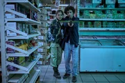 Ben und seine Kindheitsfreundin Trine erblicken nachts im Supermarkt ein Monster und verteidigen sich mit einer Armbrust.