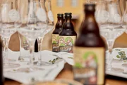 Der Begrüßungsdrink: Handwerklich gebrautes Nessie IPA der Brauerei Drei Kronen. Der Begrüßungsdrink: Handwerklich gebrautes Nessie IPA der Brauerei Drei Kronen.