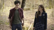 Landon Kirby (Aria Shahghasemi, l.); Hope Mikaelson (Danielle Rose Russell, r.)