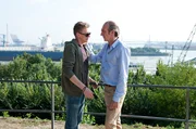 Loppe (Vincent Kr&uuml;ger, l.) ist ein hohes Risiko eingegangen, um seinen Vater Robert Peters (Jochen Nickel, r.) nach acht Jahren wiederzusehen.