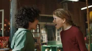 Anna und Saïd bereiten sich auf den Schnee vor. Anna und Saïd bereiten sich auf den Schnee vor.