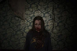 Nadia Alexander (Mina).