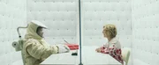 Dr. Wallace Damon (Laurence Fishburne) und Mirabelle (Lin Shaye)