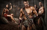 Machen den R&ouml;mern das Leben schwer: Mira (Katrina Law), Spartacus (Liam McIntyre), Drago (Peter Mensah) und Crixus (Manu Bennett).