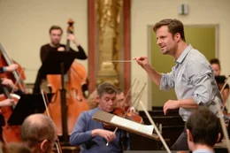Im Bild: Lukas Horvath (Philipp Hochmair).