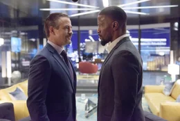 Der Casino-Besitzer Stanley Rubino (Dermot Mulroney, l.) verlangt von Vincent Downs ((Jamie Foxx) die R&uuml;ckgabe seines Kokains im Tausch gegen Downs Sohn.