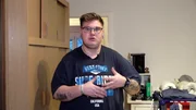 Damian hat den Kontakt zu seinem Vater abgebrochen.