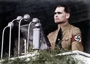Er schwört die Massen auf den Führer ein – viele Mythen ranken sich um Hitlers Stellvertreter Rudolf Hess. Rudolf Hess Rede zum Treuebekenntnis der Auslandsdeutschen zur 5. Reichstagung der Auslandsdeutschen im Adolf Hitler Stadion in Stuttgart. Er schwört die Massen auf den Führer ein – viele Mythen ranken sich um Hitlers Stellvertreter Rudolf Hess. Rudolf Hess Rede zum Treuebekenntnis der Auslandsdeutschen zur 5. Reichstagung der Auslandsdeutschen im Adolf Hitler Stadion in Stuttgart.
