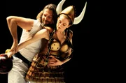 In seinen k&uuml;hnsten Tr&auml;umen bringt der "Dude" (Jeff Bridges) der Aktionsk&uuml;nstlerin Maude (Julianne Moore) das Bowlen bei.