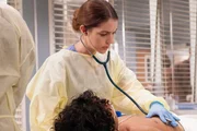 Hört genau hin: Adelaide Kane als Dr. Jules Millin Hört genau hin: Adelaide Kane als Dr. Jules Millin