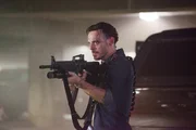 Der sadistische Drogenbaron Rob Novak (Scoot McNairy), ist ebenfalls hinter Vincent Downs her.
