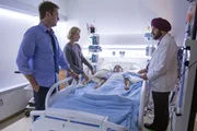 v.li.: Dane Jensen (Gerard Butler), Elise (Gretchen Mol), Ryan (Maxwell Jenkins), Dr. Singh (Anupam Kher)