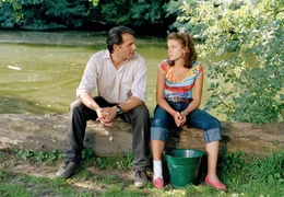 MDR Fernsehen ALINA TEIL 2, "Die Pferdefl&uuml;sterin", am Donnerstag (19.07.12) um 14:30 Uhr. Offenes Gespr&auml;ch: Ludger (Matthias Bullach) versucht ein gutes Verh&auml;ltnis zu Alina (Marett Katalin Klahn)  aufzubauen.