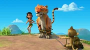 Mogli und die beiden Kinder Trikki, der Affe, und Fresserchen, das Krokodil, haben den Tiger Shir Khan &uuml;berw&auml;ltigt. Zusammen konnten sie ihn an den Beinen fesseln.