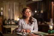 Elizabeth Thatcher (Erin Krakow)