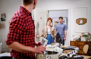 Marlon (Frederik Bott, l.) ist perplex, als Fanny (Johanna Graen, M.) mit Kilian (Anthony Paul, r.) in der Wohnung auftaucht. Marlon (Frederik Bott, l.) ist perplex, als Fanny (Johanna Graen, M.) mit Kilian (Anthony Paul, r.) in der Wohnung auftaucht.