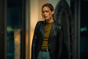 Samantha (Rachel Keller)