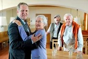 v.li.: Harald Krassnitzer (Thomas Stickler), Christine Ostermayer (Hermine Schnell), Branko Samarovski (Blasius Schmalzl), Wolfgang H&uuml;bsch (Gottfried Schnell).