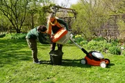 Die G&auml;rtnerinnen auf der Garten Tulln geben einen fundierten &Uuml;berblick &uuml;ber organische und mineralische Mulchstoffe: von Grasschnitt und Laub &uuml;ber Stroh und H&auml;ckselgut bis zu Hanfsch&auml;ben oder Kies.