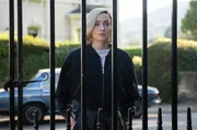Joan Hannington (Sophie Turner).