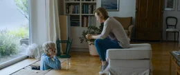 Helga (Ulrike Willenbacher, links) und Isabella (Gabriela Muskala).