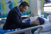 v.li.: Dane Jensen (Gerard Butler), Ryan (Maxwell Jenkins)