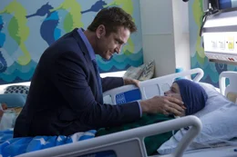 v.li.: Dane Jensen (Gerard Butler), Ryan (Maxwell Jenkins)
