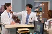 Heisst den Neuen willkommen: Anton Starkman als Dr. Harrison Meade, Niko Terho als Dr. Lucas Adams, Chandra Wilson als Dr. Miranda Bailey Heisst den Neuen willkommen: Anton Starkman als Dr. Harrison Meade, Niko Terho als Dr. Lucas Adams, Chandra Wilson als Dr. Miranda Bailey