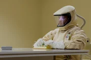 Dr. Wallace Damon (Laurence Fishburne)