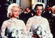 Marilyn Monroe (Lorelei Lee), Jane Russell (Dorothy).