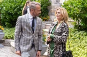 Yvonne (Tanja Lan&auml;us r.) und Erik (Sven Waasner l.) einigen sich darauf, das Sexverbot aufzuheben.