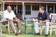 l-r: Lou Grover (Chi McBride), Steve McGarrett (Alex O'Loughlin) l-r: Lou Grover (Chi McBride), Steve McGarrett (Alex O'Loughlin)