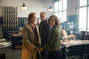 Erich (Pit Bukowski) taucht Charlottes (Liv Lisa Fries) Schwester Ilse (Laura Kiehne) im Polizeipr&auml;sidium auf und macht sie f&uuml;r die missgl&uuml;ckte OP verantwortlich.