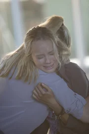 Vulkanologin Rachel wei&szlig;, dass der K&uuml;stenstadt eine Katastrophe bevorsteht, wenn weiterhin &Ouml;l gef&ouml;rdert wird. Mit ihrer Schwester Emily (Melissa Ordway) will sie weitere Bohrungen verhindern.