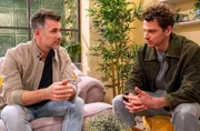 Kilian (Anthony Paul, r.) ist best&uuml;rzt gegen&uuml;ber Yannik (Jo Weil, l.), wie gewissenlos Larissa sein Leben manipuliert hat.