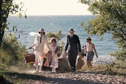 Henriette Confurius (Dora), Mira Griesbaum (Gerti), Sabin Tambrea (Franz Kafka), Lionel Hesse (Felix).